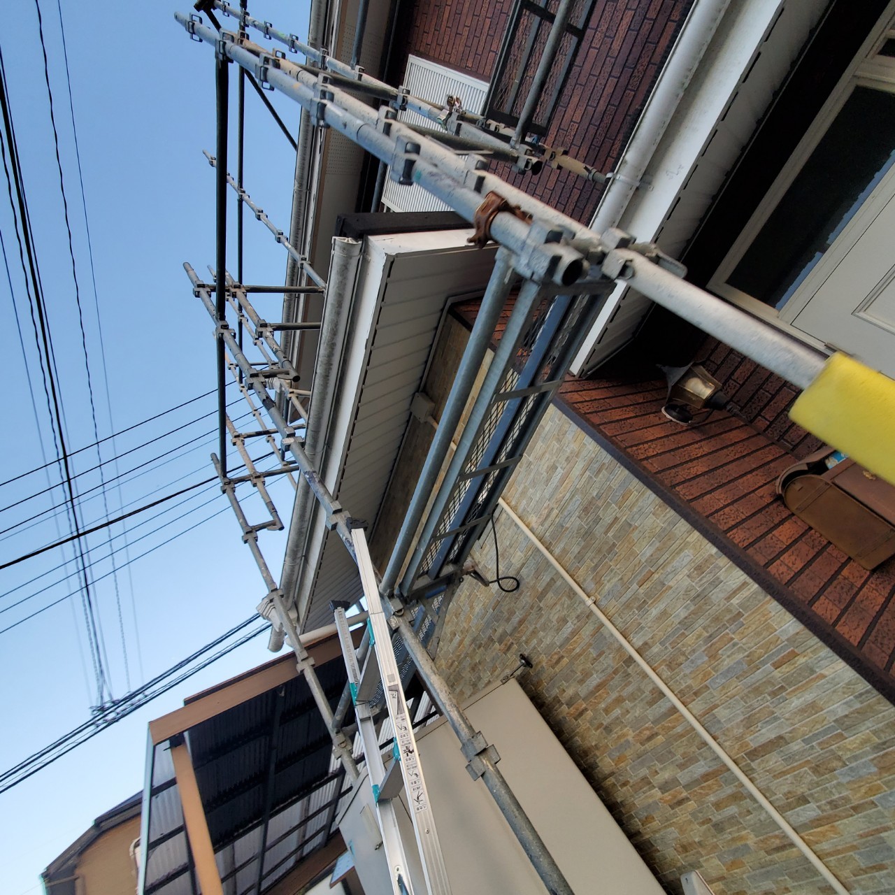 静岡県富士宮市　屋根・外壁カバー工事　防水紙張り〜外壁下地取り付け
