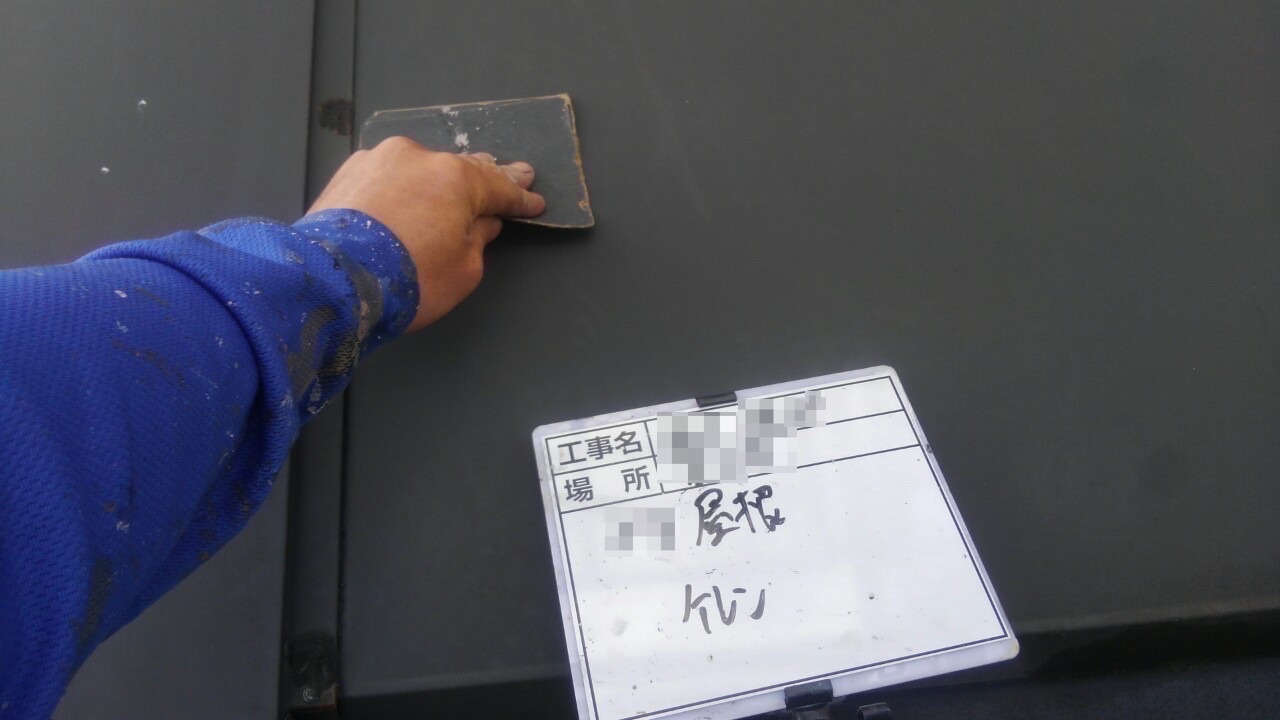 静岡県富士市　S様邸　外壁塗装工事　屋根の施工前〜ケレン作業