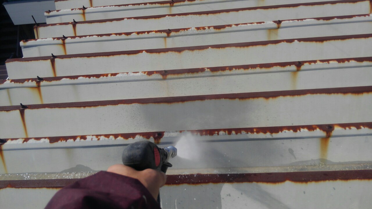 静岡県富士市　B様邸　屋根・外壁塗装工事　屋根のケレン作業