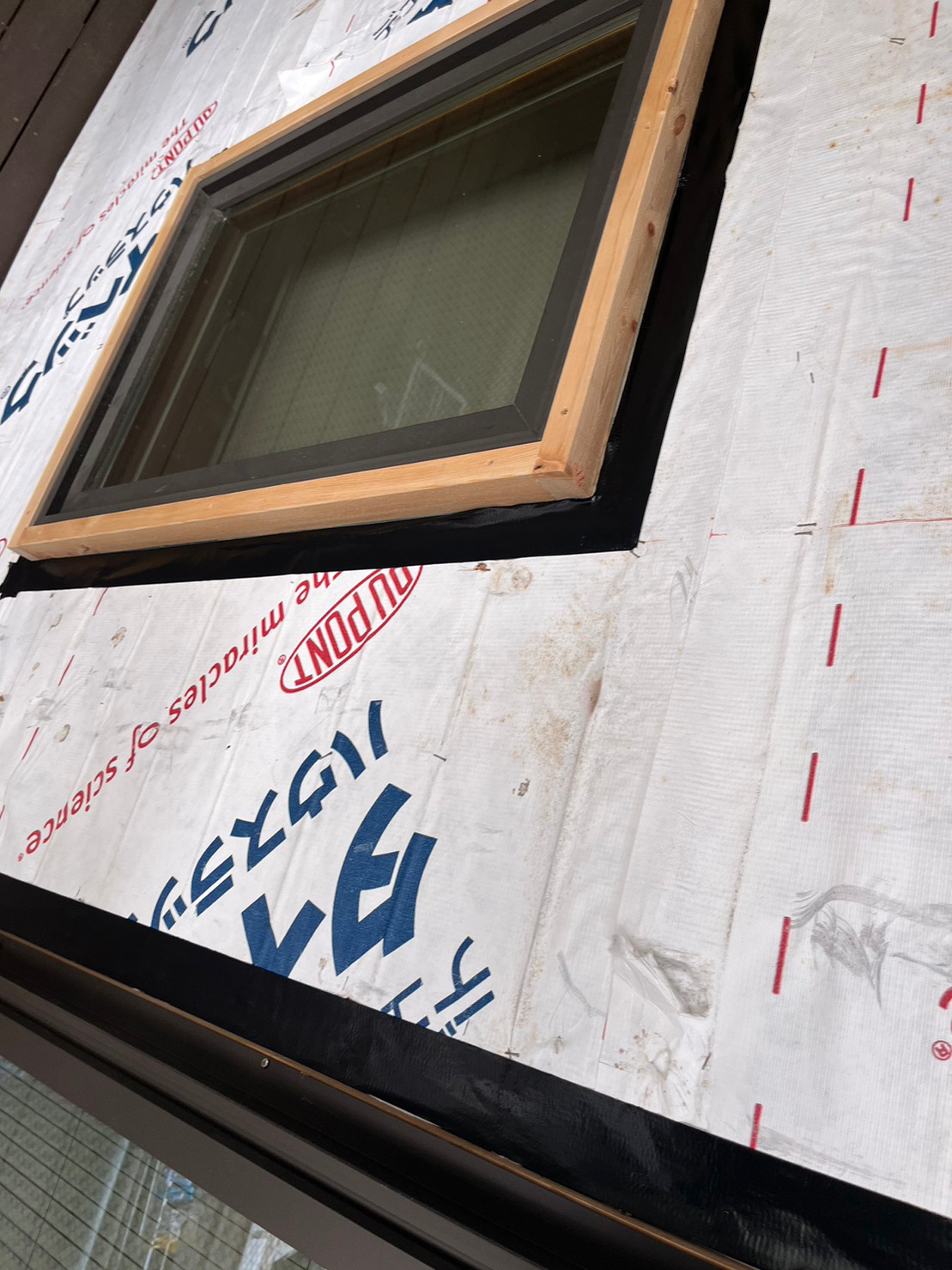 静岡県御殿場市【外壁塗装工事】サイディング張り替え工事　窓の防水処理とサイディング張り