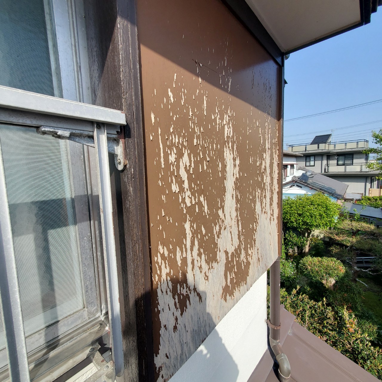 静岡県富士市　外壁塗装工事　戸袋の板金カバー工事とサッシ交換工事