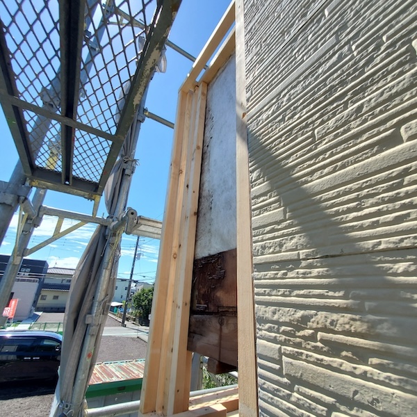 静岡県富士市【外壁塗装工事】バルコニー側外壁　サイディングの張り替え工事　下地組み部の合板張り