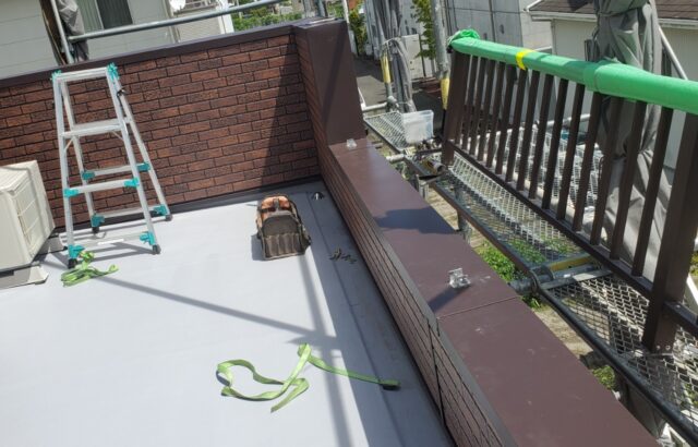 静岡県富士市【外壁塗装工事】バルコニー側外壁　サイディングの張り替え工事　手すり復旧