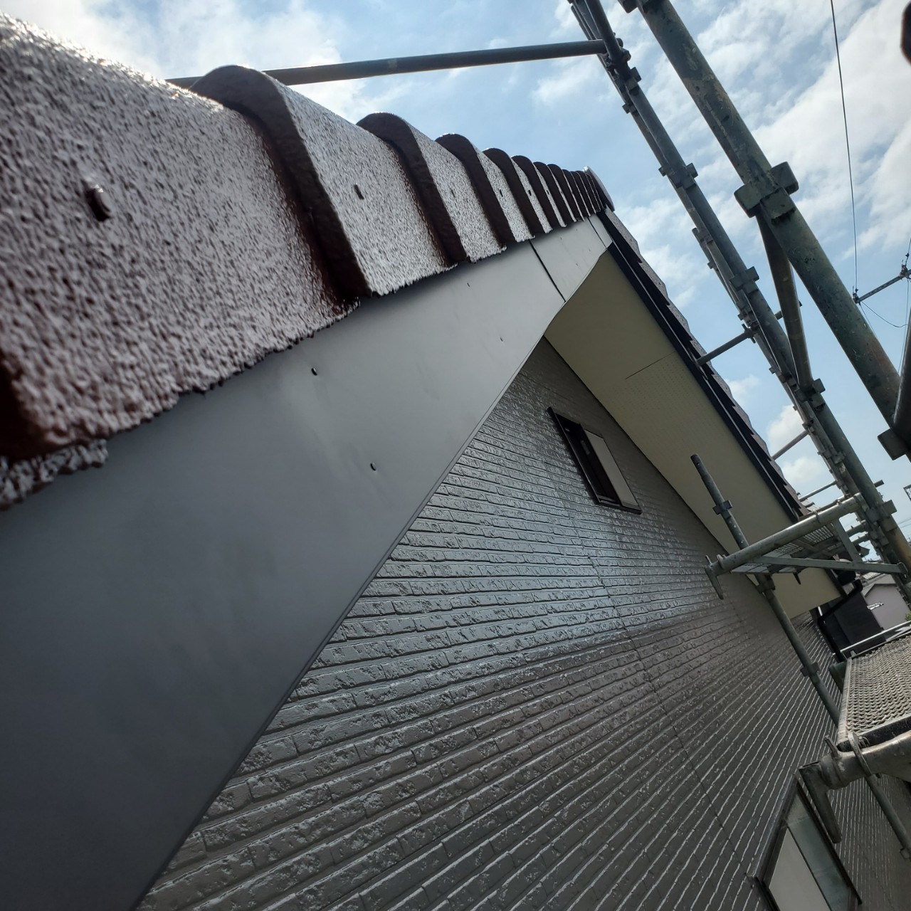 静岡県富士市　外壁塗装工事　破風板板金カバー工事　破風板の板金巻き