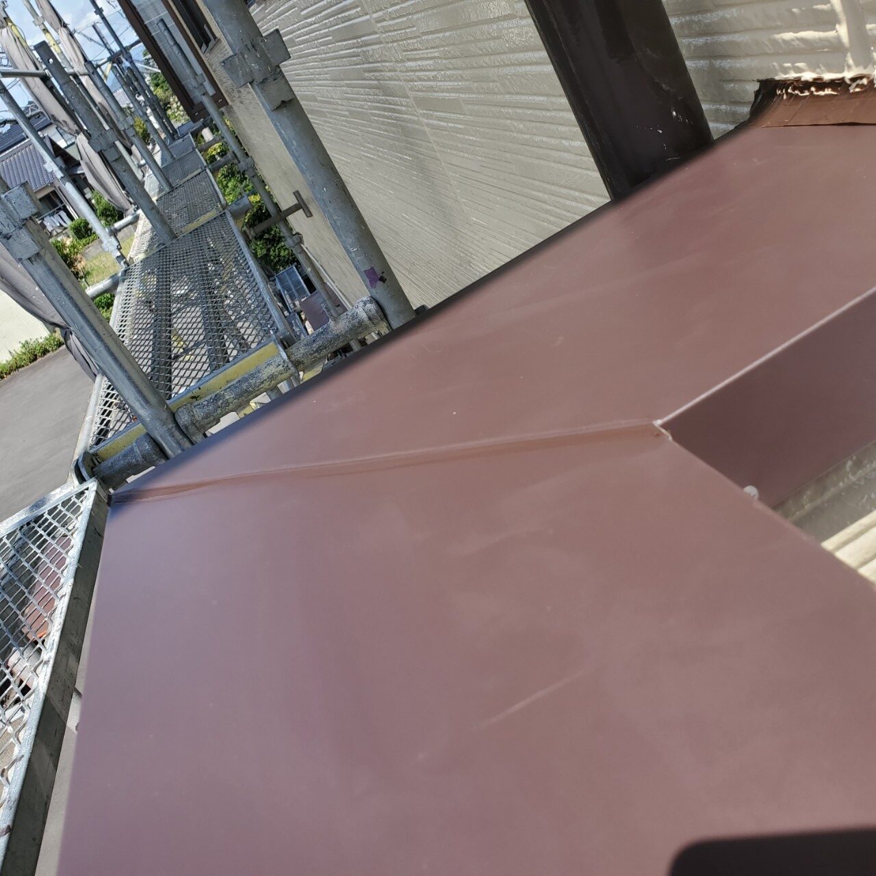 静岡県富士市【外壁塗装工事】バルコニー側外壁　サイディングの張り替え工事　笠木のシーリング処理