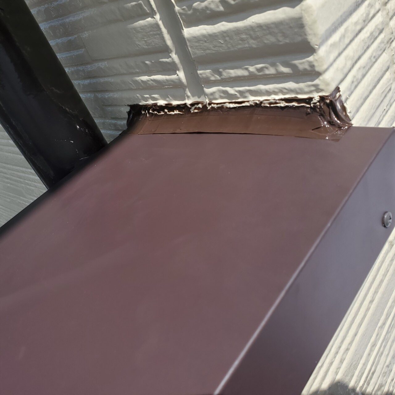 静岡県富士市【外壁塗装工事】バルコニー側外壁　サイディングの張り替え工事　笠木のシーリング処理