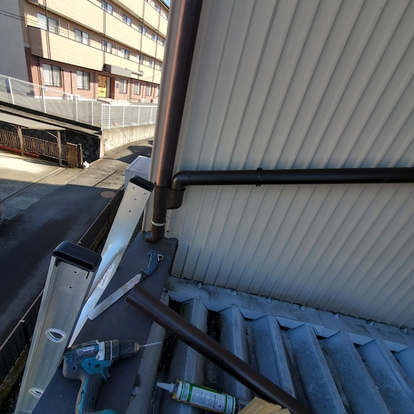 静岡県富士市【外壁塗装・雨樋部分交換・外壁カバー工事】雨樋破損部の部材交換を行いました
