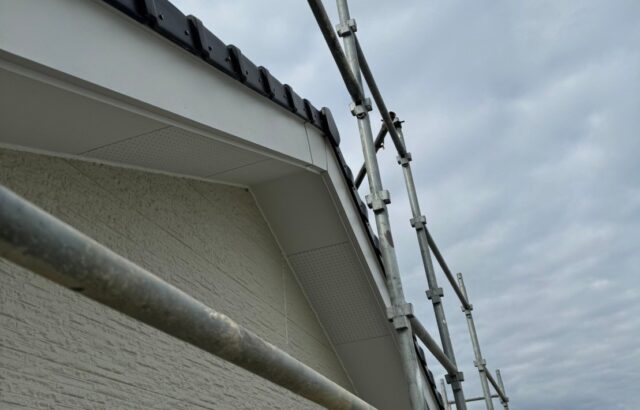 静岡県富士市【外壁塗装工事】破風板の板金巻き工事　新規板金張り