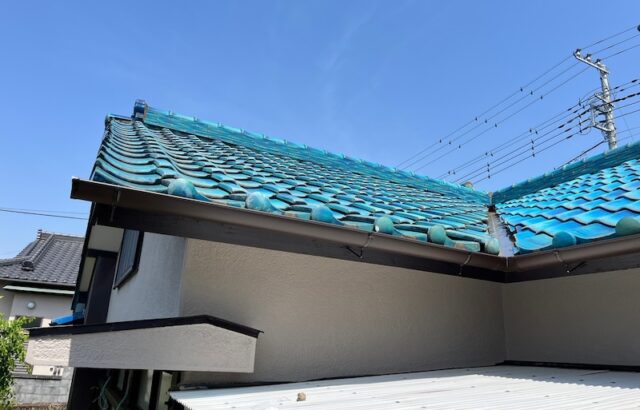 静岡県沼津市　外壁塗装・外壁カバー工事　大屋根と下屋根の雨樋交換工事