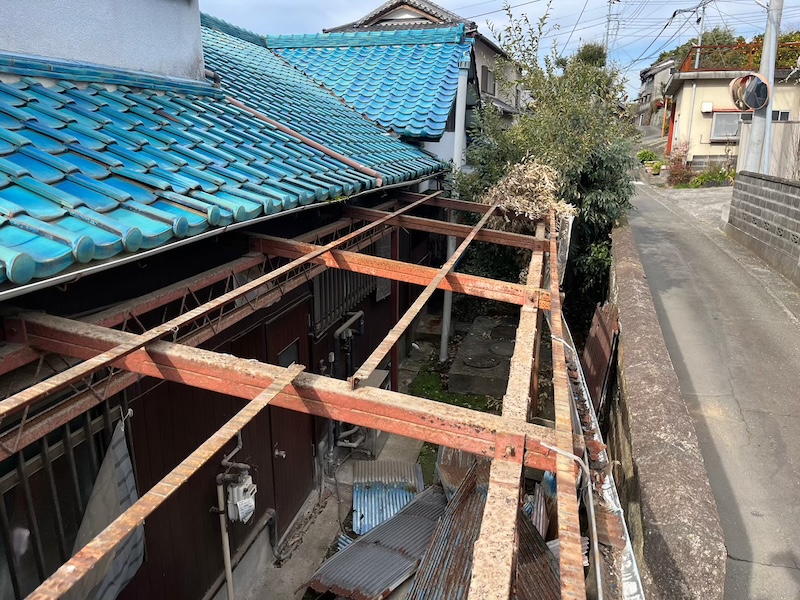 静岡県沼津市　外壁塗装・外壁カバー工事　鉄部　テラス屋根の塗装