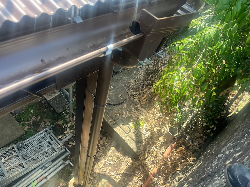 静岡県沼津市　外壁塗装・外壁カバー工事　テラス屋根の新規雨樋の設置