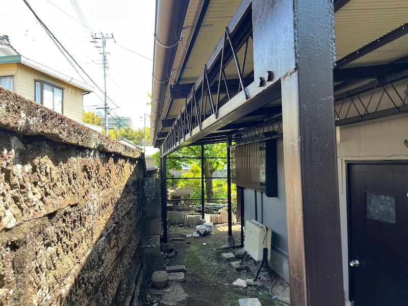 静岡県沼津市　外壁塗装・外壁カバー工事　テラス屋根の新規雨樋の設置