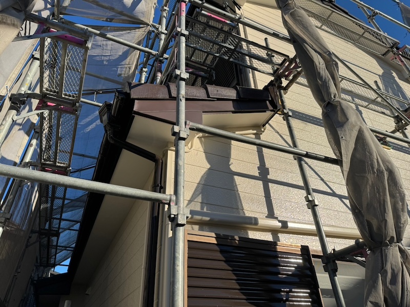 静岡県焼津市　外壁塗装工事　破風板の板金巻き工事　足場組み立て設置