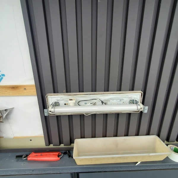 静岡県富士市　外壁カバー工事　照明器具の取り付け
