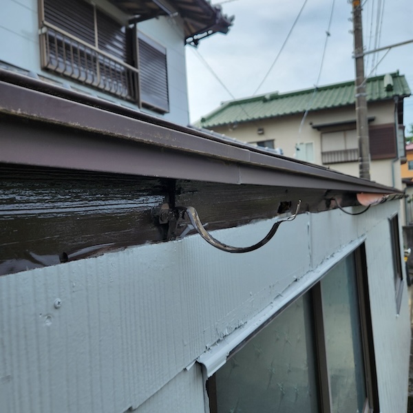 静岡県富士市　雨樋撤去工事｜雨樋の耐用年数はどれくらい？