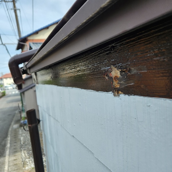 静岡県富士市　雨樋工事｜鼻隠しの劣化。木部は腐食する前に！