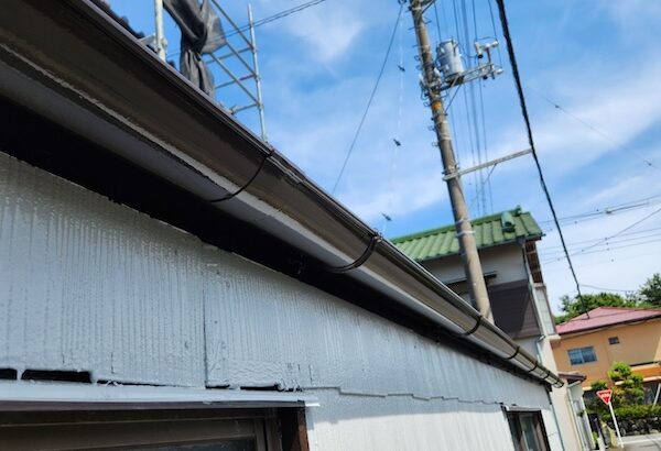 静岡県富士市　雨樋撤去工事｜雨樋の耐用年数はどれくらい？