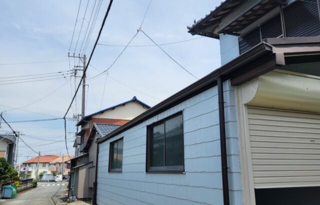 静岡県富士市　雨樋工事｜縦樋の取り付け