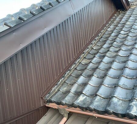 静岡県焼津市｜外壁下地取り付けと外壁材張り、破風板の板金巻きを行いました！