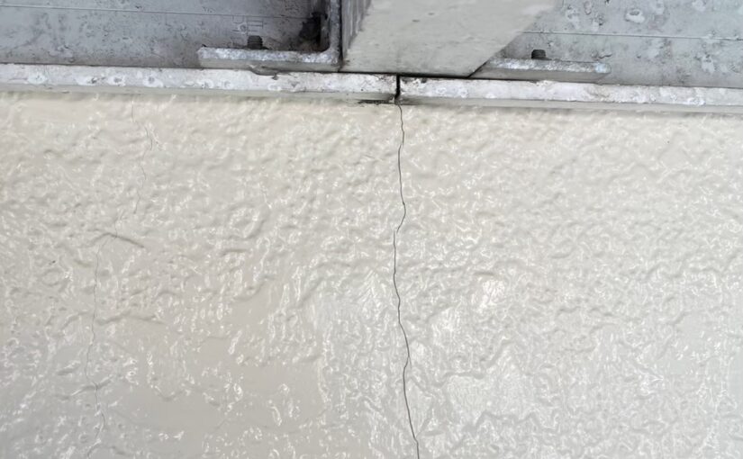 外壁がひび割れていたらどうすればいい？放置はハイリスク！対処方法を解説