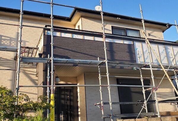 ベランダ側の外壁はアクセントカラーにしました！｜静岡県御殿場市富士見原