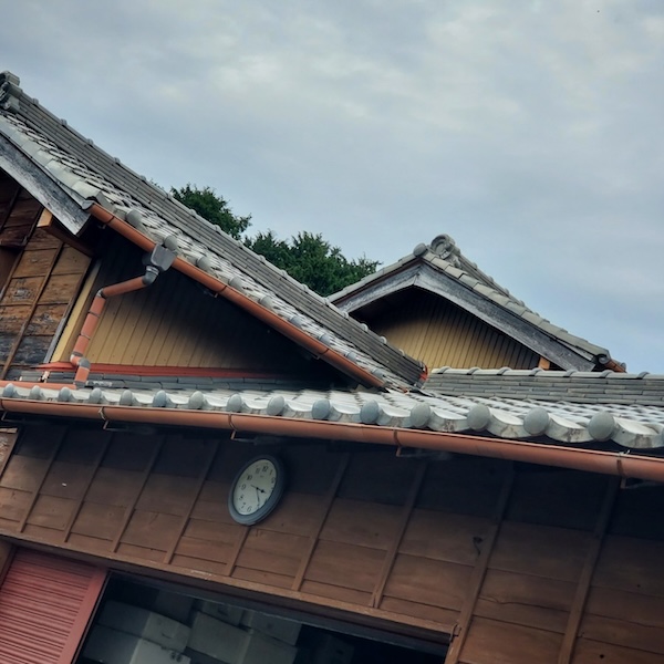 静岡県富士宮市杉田にて外壁重ね張り工事と雨樋交換を実施いたしました！