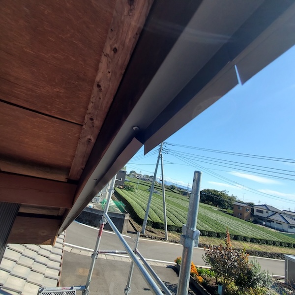 静岡県富士宮市杉田｜破風板の板金巻き 施工前〜板金張りまでをレポート