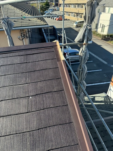 静岡県御殿場市萩原｜破風板板金重ね張り工事 仕上げまでをレポートします！