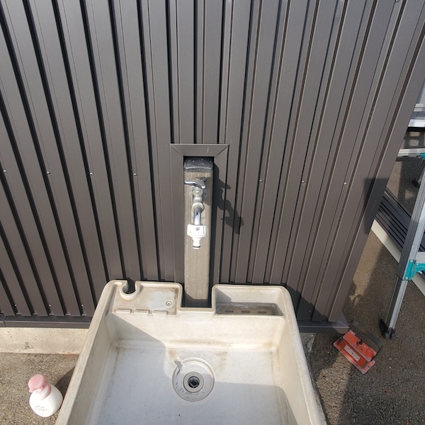 静岡県富士宮市杉田｜外水栓の納まりと雨樋交換 横打ち金具取り付け