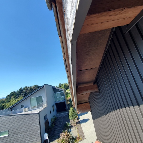 静岡県富士宮市杉田｜破風板の板金巻き 施工前〜板金張りまでをレポート