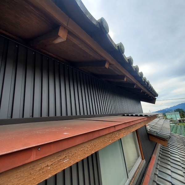 静岡県富士宮市杉田｜外水栓の納まりと雨樋交換 横打ち金具取り付け
