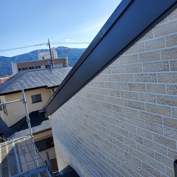 静岡県御殿場市荻原｜破風板の板金巻きをレポート！