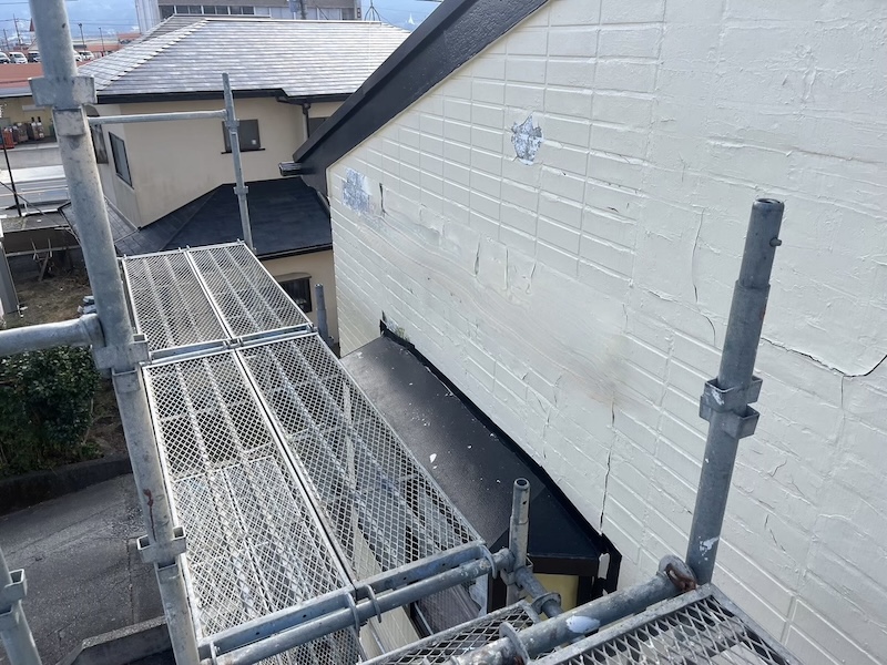 劣化の激しい外壁をカバー工法で新しくすることになりました！｜静岡県御殿場市荻原
