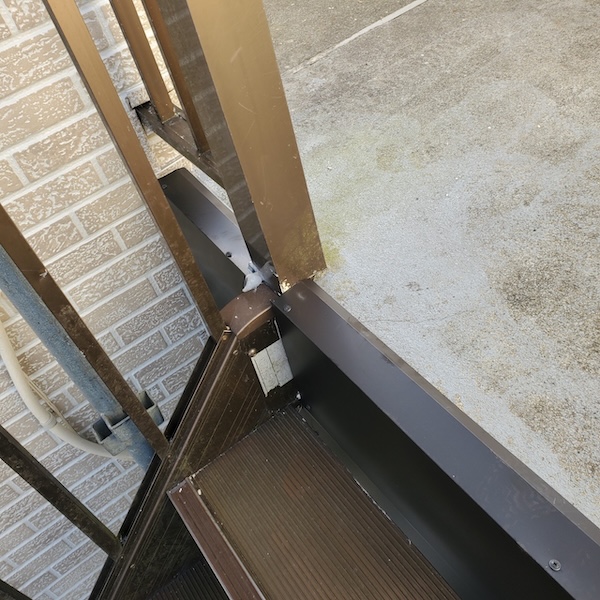 屋外階段と妻換気に見切り材を取り付けました！｜静岡県御殿場市荻原