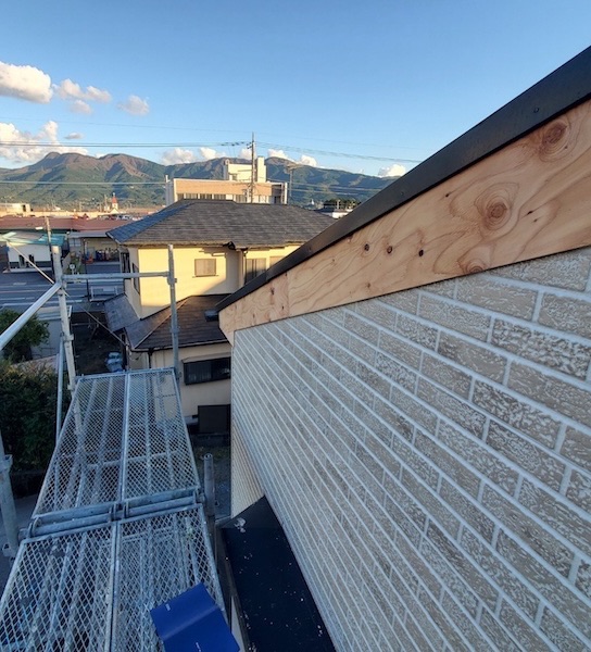 静岡県御殿場市荻原｜破風板の板金巻きをレポート！