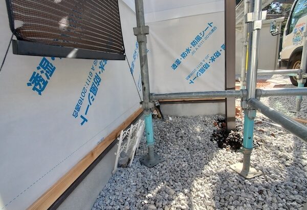 外壁と基礎の境に水切りを取り付けました｜静岡県富士宮市大中里