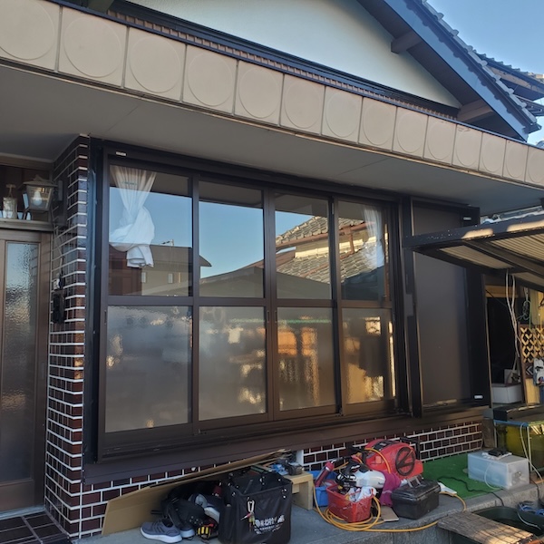 静岡県榊原郡吉田町｜雨戸付き引き違い窓の交換工事②をレポート！