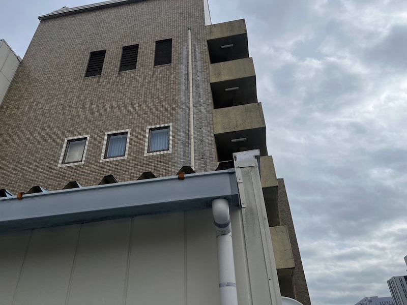 静岡県静岡市葵区｜縦樋の金具交換を実施しました