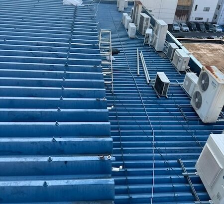 静岡県静岡市葵区｜折半屋根のボルト補修を行いました！