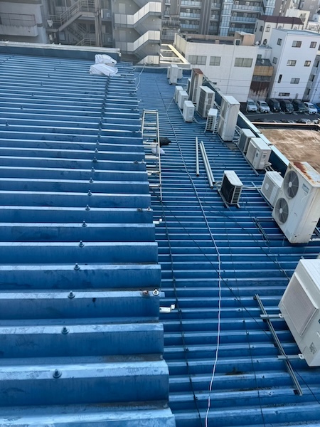 静岡県静岡市葵区｜折半屋根のボルト補修を行いました！