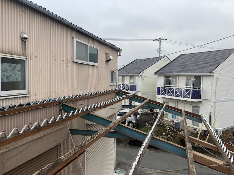 傷んだ屋根を葺き替え 解体から屋根本体張りまでをレポート|静岡県富士市