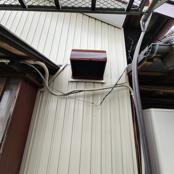 外壁本体張り作業をレポート！外壁はガルバリウム鋼板 角波を採用｜静岡県富士市