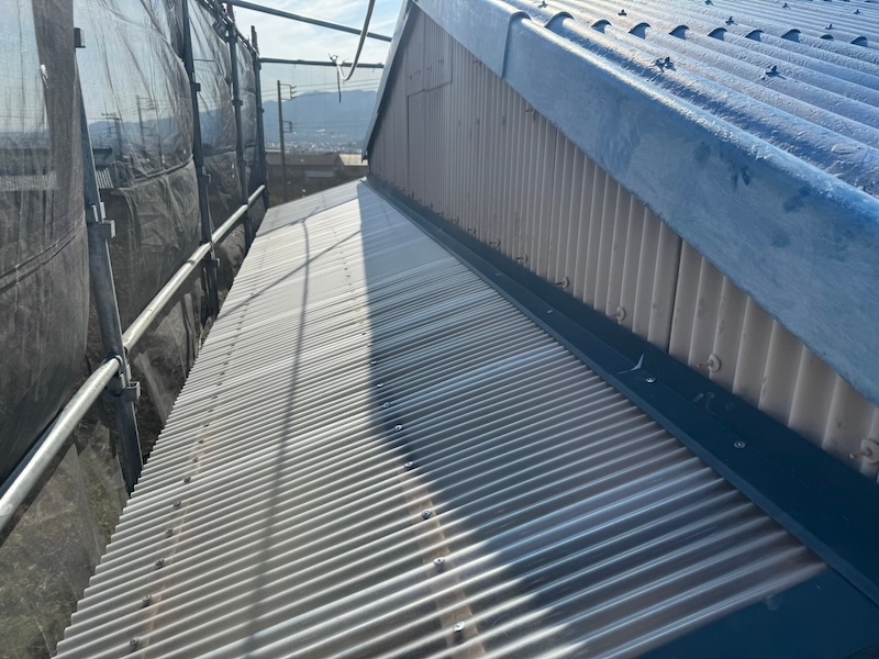 妻側の屋根に水切りと雨押さえを取り付けました|静岡県富士市