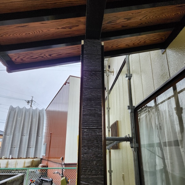 玄関前の既存柱 新規外壁材張り〜施工後をレポート！｜静岡県藤枝市