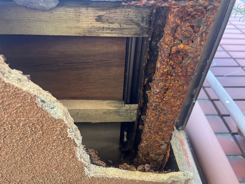 静岡県富士市｜出窓底部の欠損を修理しました！施工前をレポート