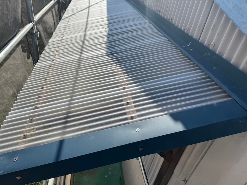 妻側の屋根に水切りと雨押さえを取り付けました|静岡県富士市