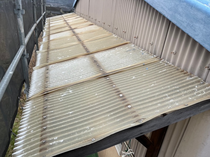 妻側の屋根に水切りと雨押さえを取り付けました|静岡県富士市