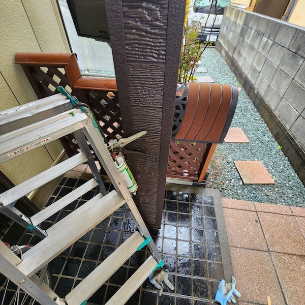 玄関前の既存柱 新規外壁材張り〜施工後をレポート！｜静岡県藤枝市