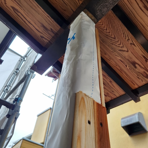 玄関前の既存柱 新規外壁材張り〜施工後をレポート！｜静岡県藤枝市