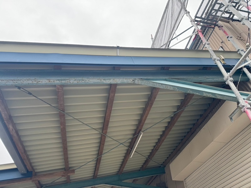 静岡県富士市|傷んだ破風板に板金を張りました